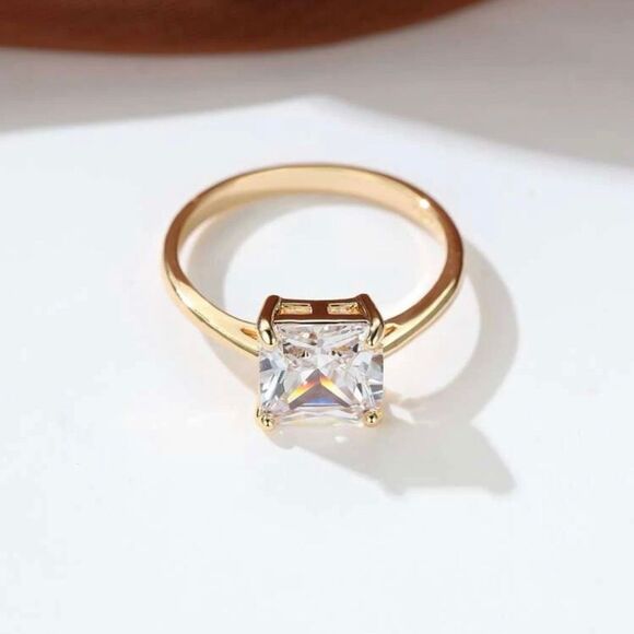 💎 Travel Engagement Ring | Princess Cut Solitaire - Picture 2 of 6